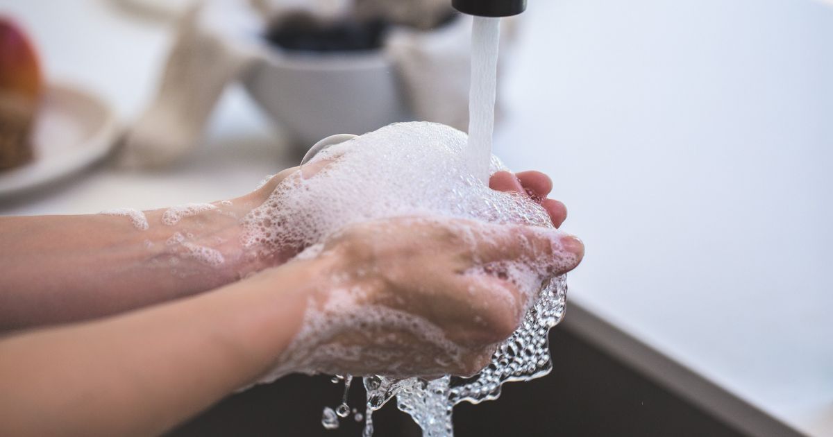 Higiene pessoal no trabalho: hábitos simples que protegem a saúde 3 Higiene pessoal